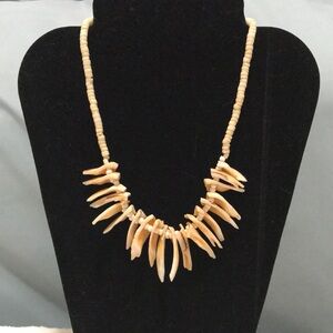 Vintage Handmade Shell Choker Necklace